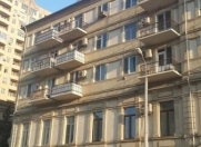 Satılır 1 otaqlı 40 m2 köhnə tikili Nizami m.