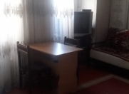 İcarəyə verilir 1 otaqlı 30 m2 həyət evi Nizami m.