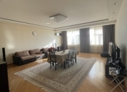 Satılır 4 otaqlı 220 m2 yeni tikili 9 mkr