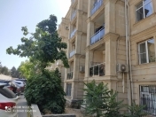 Satılır 4 otaqlı 150 m2 köhnə tikili Elmlər Akademiyası m.