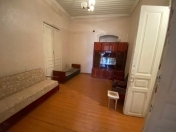 İcarəyə verilir 2 otaqlı 60 m2 köhnə tikili 28 May m.