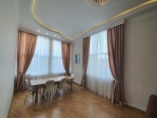 İcarəyə verilir 4 otaqlı 150 m2 köhnə tikili 28 May m.