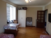 Satılır 1 otaqlı 35 m2 köhnə tikili Elmlər Akademiyası m.