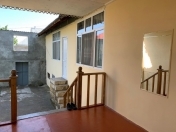 İcarəyə verilir 4 otaqlı 100 m2 həyət evi Oğuz