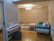 Satılır 3 otaqlı 130 m2 yeni tikili Heydər Əliyev Mərkəzi