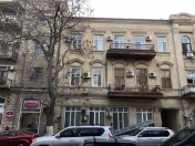 Satılır 2 otaqlı 80 m2 köhnə tikili Səbail r.