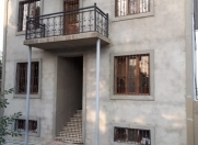 Satılır 9 otaqlı 180 m2 həyət evi Bakıxanov