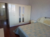 İcarəyə verilir 2 otaqlı 60 m2 köhnə tikili Həzi Aslanov m.