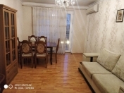 İcarəyə verilir 3 otaqlı 70 m2 köhnə tikili İçəri Şəhər m.