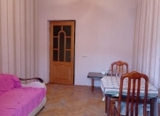 İcarəyə verilir 2 otaqlı 20 m2 köhnə tikili Heydər Əliyev Mərkəzi