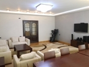 İcarəyə verilir 4 otaqlı 200 m2 yeni tikili 28 May m.