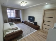 Satılır 4 otaqlı 120 m2 köhnə tikili Ayna Sultanova heykəli