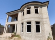 Satılır 4 otaqlı 240 m2 həyət evi Binə