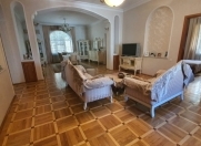 Satılır 11 otaqlı 550 m2 həyət evi 6 mkr