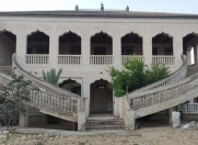 Satılır 10 otaqlı 370 m2 həyət evi Şüvəlan