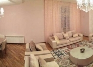 İcarəyə verilir 4 otaqlı 180 m2 yeni tikili Nizami m.