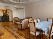 İcarəyə verilir 4 otaqlı 210 m2 yeni tikili 28 May m.