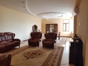 Satılır 4 otaqlı 175 m2 yeni tikili Xırdalan