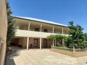 Satılır 6 otaqlı 240 m2 villa Puta