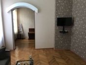Satılır 3 otaqlı 49 m2 köhnə tikili Sahil m.