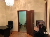 İcarəyə verilir 3 otaqlı 60 m2 ofis Nizami m.