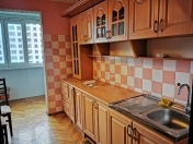 İcarəyə verilir 3 otaqlı 100 m2 köhnə tikili Ukrayna dairəsi