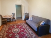 İcarəyə verilir 2 otaqlı 30 m2 köhnə tikili Şah İsmayıl Xətai m.