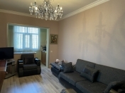 Satılır 1 otaqlı 40 m2 köhnə tikili Neapol dairəsi