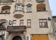 Satılır 4 otaqlı 102 m2 köhnə tikili Sahil m.