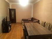 İcarəyə verilir 2 otaqlı 70 m2 köhnə tikili Xalqlar Dostluğu m.