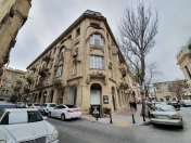 Satılır 6 otaqlı 220 m2 köhnə tikili Sahil m.