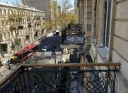 Satılır 3 otaqlı 110 m2 köhnə tikili Sahil m.