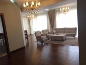 İcarəyə verilir 4 otaqlı 182 m2 yeni tikili Şah İsmayıl Xətai m.