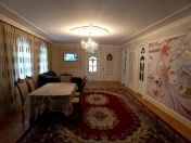 Satılır 4 otaqlı 180 m2 həyət evi Gəncə