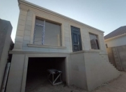 Satılır 4 otaqlı 2.7 m2 bağ evi Buzovna