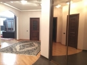 Satılır 4 otaqlı 225 m2 yeni tikili Elmlər Akademiyası m.