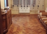 İcarəyə verilir 3 otaqlı 80 m2 köhnə tikili Memar Əcəmi m.