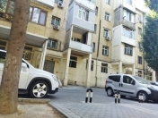 Satılır 4 otaqlı 80 m2 köhnə tikili İnşaatçılar m.