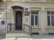 İcarəyə verilir 2 otaqlı 65 m2 köhnə tikili Sahil m.