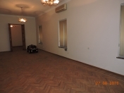 İcarəyə verilir 3 otaqlı 150 m2 ofis Səbail r.