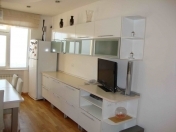 İcarəyə verilir 4 otaqlı 192 m2 yeni tikili Nizami m.