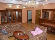 İcarəyə verilir 4 otaqlı 180 m2 köhnə tikili 28 May m.