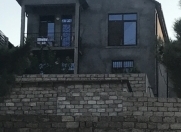 Satılır 4 otaqlı 2 m2 həyət evi Bakıxanov