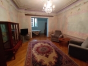 İcarəyə verilir 3 otaqlı 100 m2 köhnə tikili Gənclik m.