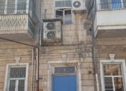 Satılır 4 otaqlı 100 m2 köhnə tikili Axundov bağı