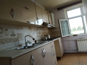 İcarəyə verilir 4 otaqlı 100 m2 köhnə tikili Xalqlar Dostluğu m.