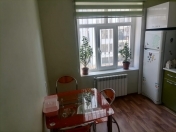 İcarəyə verilir 2 otaqlı 60 m2 köhnə tikili İnşaatçılar m.
