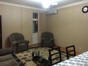 İcarəyə verilir 3 otaqlı 130 m2 yeni tikili Nizami m.