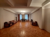 İcarəyə verilir 5 otaqlı 230 m2 yeni tikili Gənclik m.