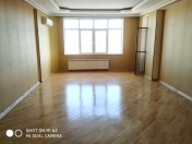 İcarəyə verilir 3 otaqlı 160 m2 ofis Elmlər Akademiyası m.